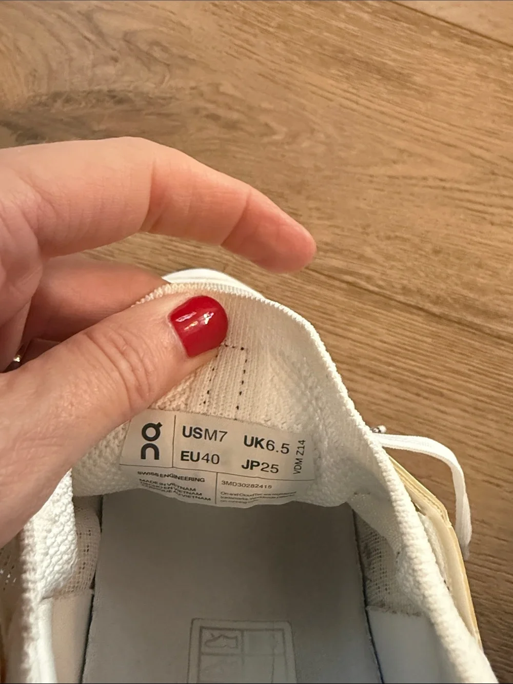 On Running Men's White Athletic Running Shoe with Black Heel Tab size 7.